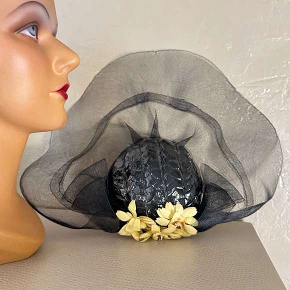 ROMANTIC 1930s\' BLACK STRAW HAT - SEE-THROUGH BRIM & YELLOW FLOWERS AT THE BACK main image 8